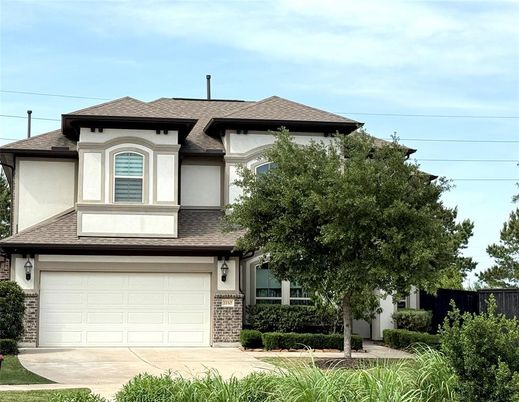 Attached, Exterior, Facade, Mediterranean