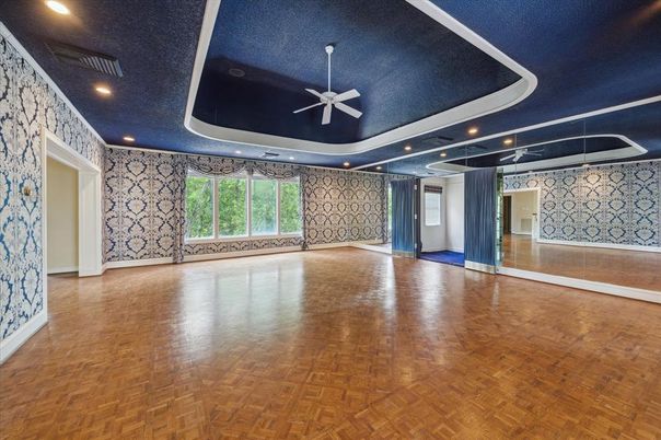 Empty room, Interior, Recessed Lighting, Wood Texture Flooring