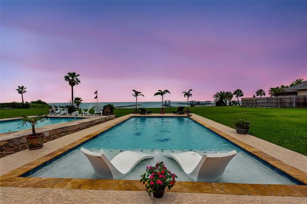 Exterior, Pool, Water
