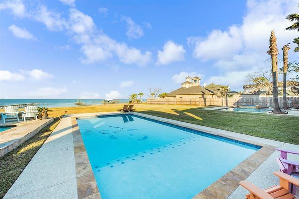 Exterior, Pool, Water