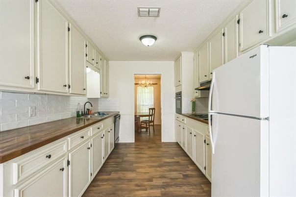 Chandelier, Dining room, Interior, Kitchen, Wood Texture Flooring