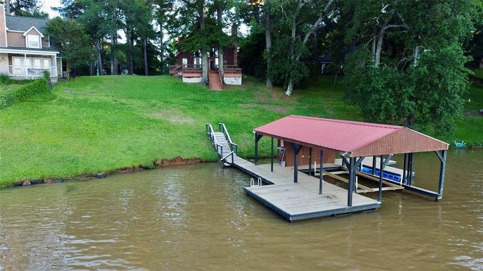 Exterior, Lake