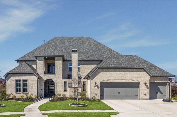 Attached, Exterior, Facade, French Provincial
