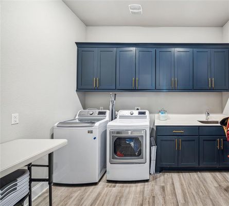 Interior, Washer, Wood Texture Flooring