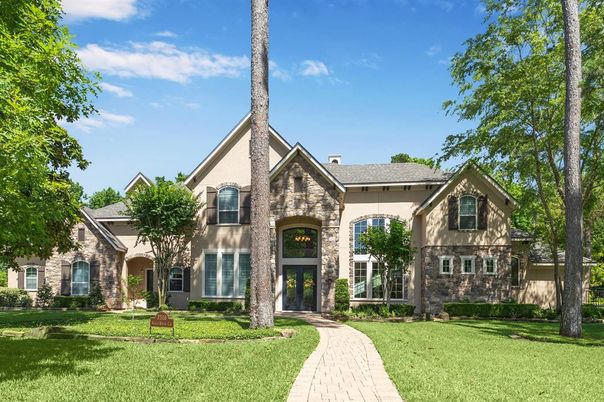 Exterior, Facade, Brick Facade, Brick Traditional