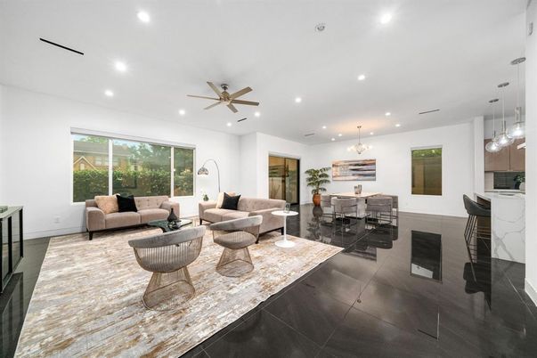Chandelier, Dining room, Interior, Living room, Pendant Lights, Recessed Lighting