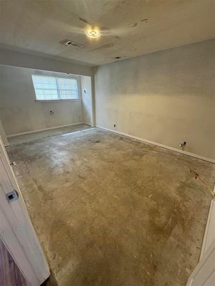 Empty room, Interior