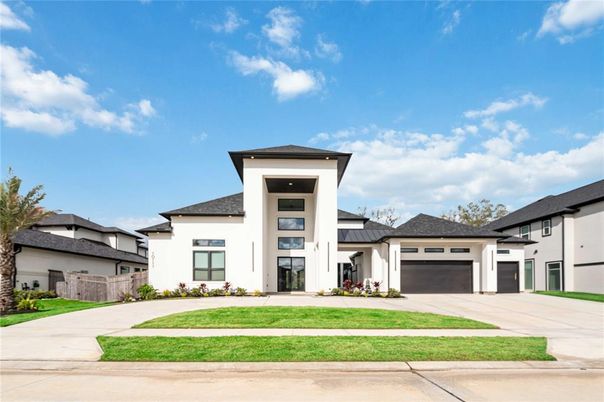 Attached, Exterior, Facade, Modern