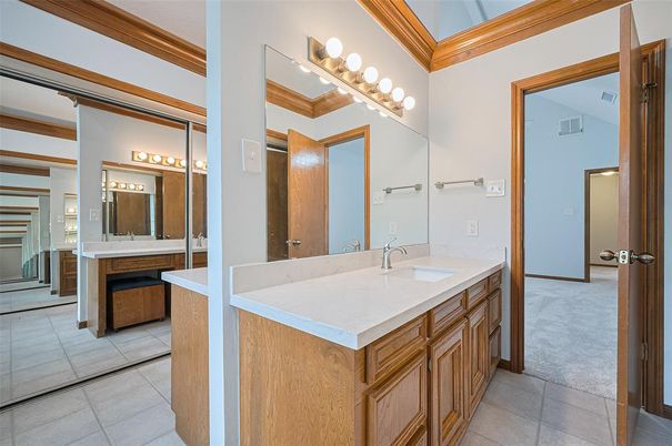 Bathroom, Dual Sink Vanities, Interior