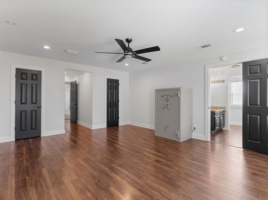 Empty room, Interior, Recessed Lighting, Wood Texture Flooring