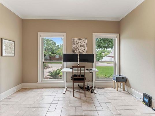 Home Office, Interior