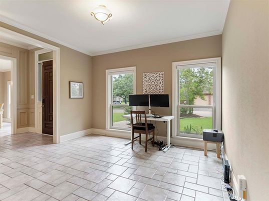 Home Office, Interior