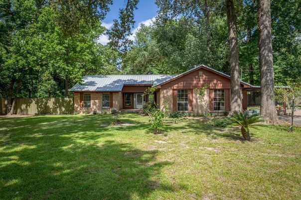 Backyard, Exterior, Facade, Brick Facade, Ranch