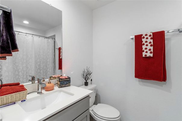 Bathroom, Interior, Recessed Lighting