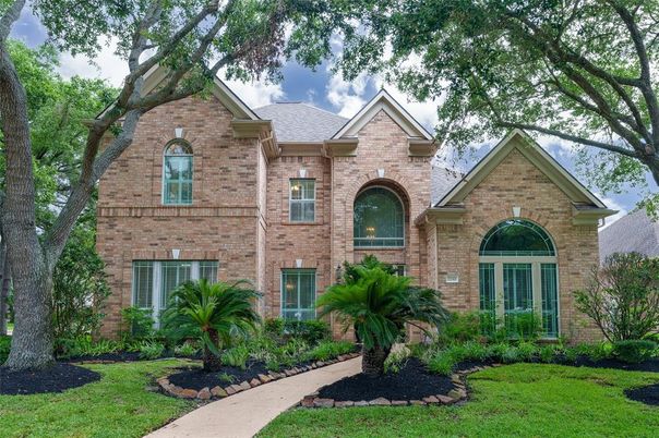 Exterior, Facade, Brick Facade, Brick Traditional