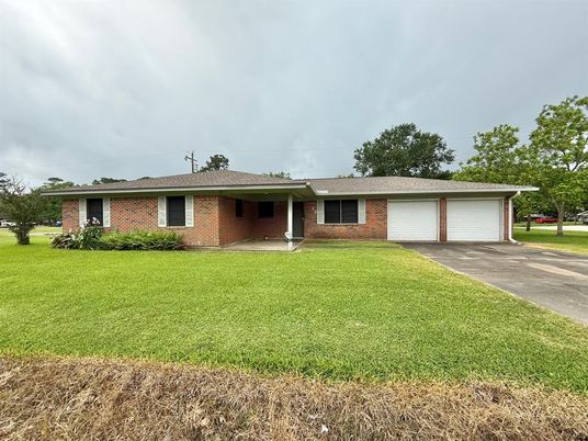 Attached, Exterior, Facade, Brick Facade, Ranch
