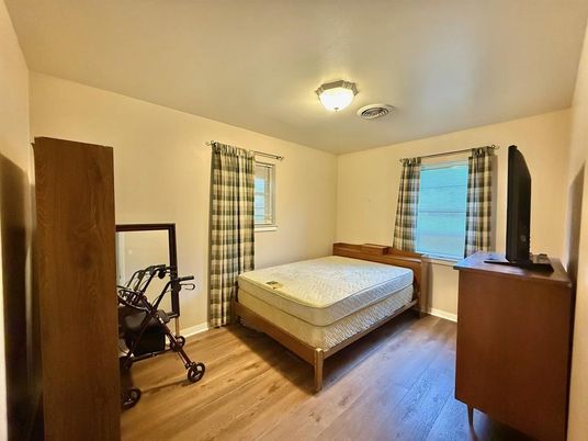 Bedroom, Fitness Equipment, Interior, Wood Texture Flooring