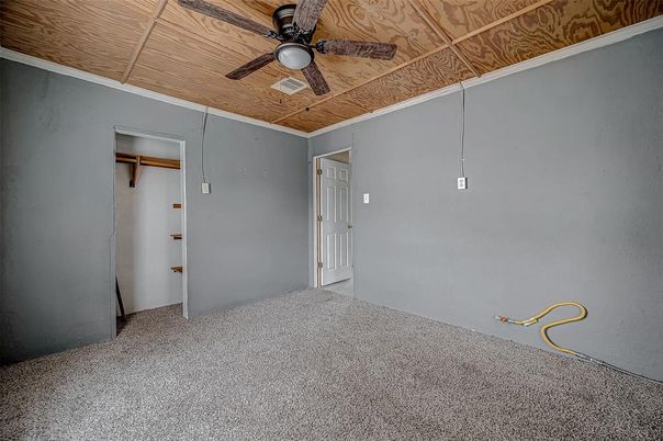 Empty room, Interior