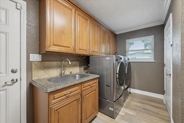 Interior, Washer, Wood Texture Flooring