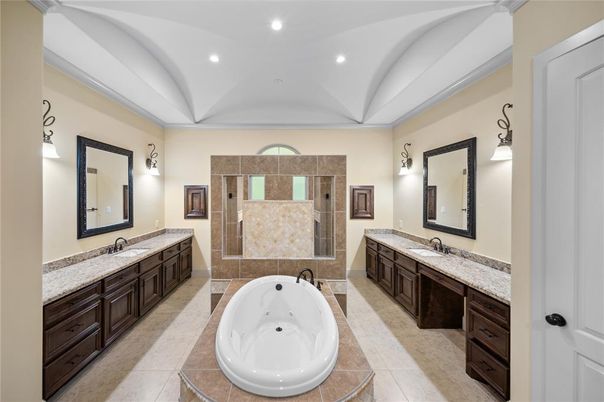 Bathroom, Dual Sink Vanities, Interior, Recessed Lighting