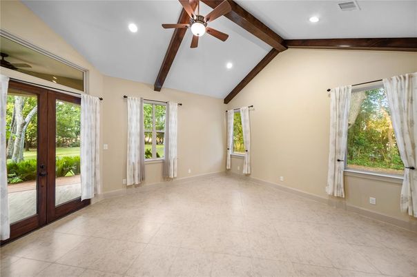Empty room, Interior, Recessed Lighting, Wooden Beams