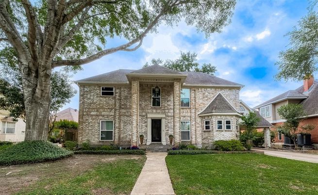 Exterior, Facade, Brick Facade, French Provincial