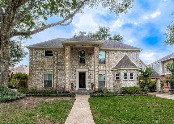 Exterior, Facade, Brick Facade, French Provincial