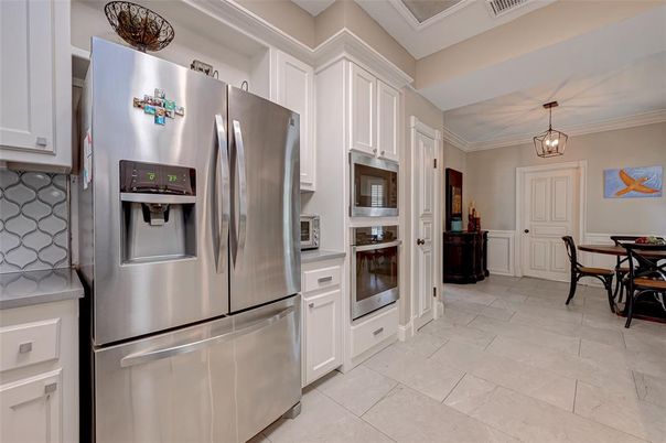 Dining room, Interior, Kitchen, Pendant Lights, Stainless Steel Appliances