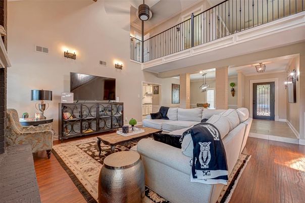 Interior, Living room, Pendant Lights, Wood Texture Flooring