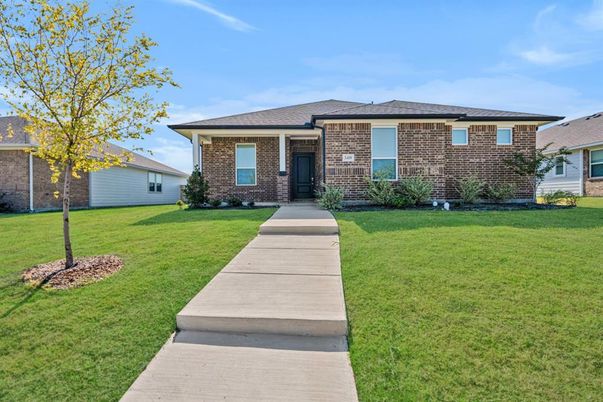 Exterior, Facade, Brick Facade, Ranch