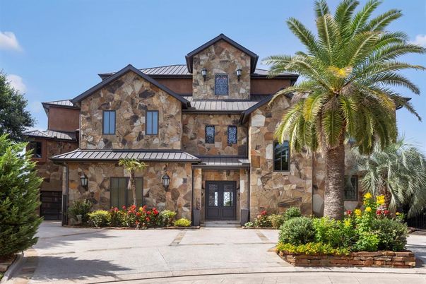 Exterior, Facade, Mediterranean