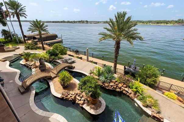 Exterior, Pool, Water