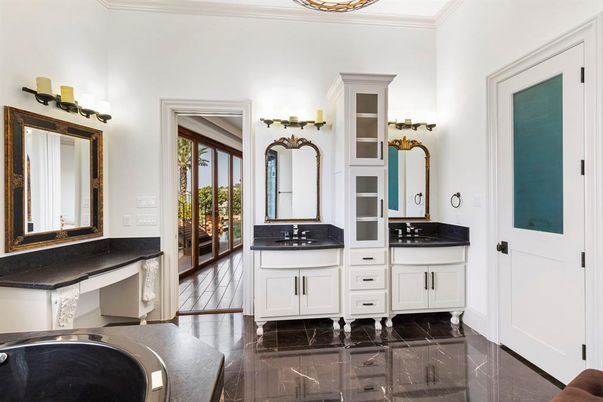 Bathroom, Dual Sink Vanities, Interior