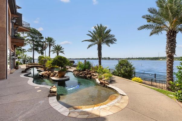 Exterior, Pool, Water