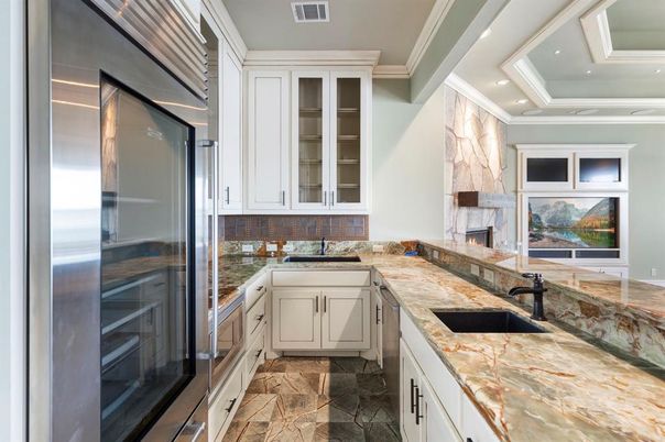 Fireplace, Interior, Kitchen, Recessed Lighting