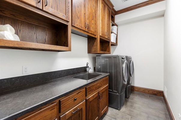 Interior, Washer, Wood Texture Flooring