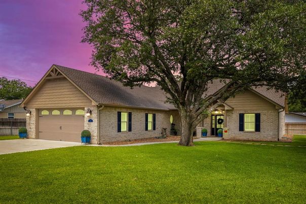 Attached, Backyard, Exterior, Facade, Brick Facade, Ranch