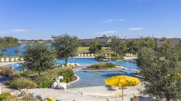 Exterior, Lake, Pool
