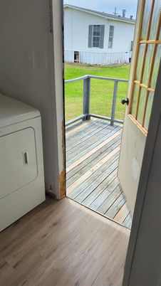 Interior, Utility Closets, Washer, Wood Texture Flooring