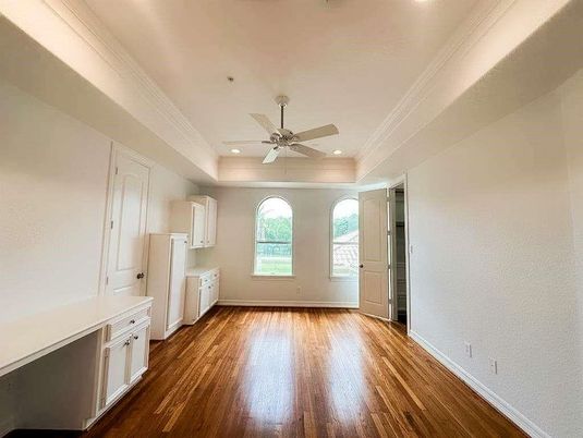 Empty room, Interior, Recessed Lighting, Wood Texture Flooring