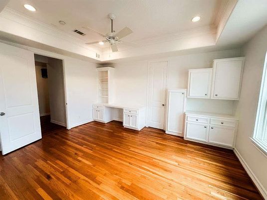 Empty room, Interior, Recessed Lighting, Wood Texture Flooring