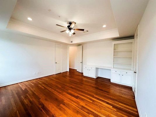 Empty room, Interior, Recessed Lighting, Wood Texture Flooring