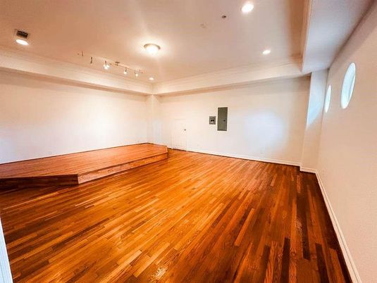 Empty room, Interior, Recessed Lighting, Wood Texture Flooring