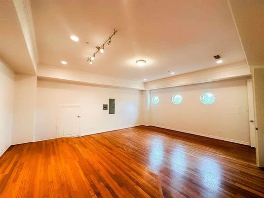Empty room, Interior, Recessed Lighting, Wood Texture Flooring