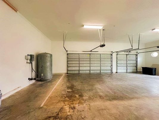 Garage, Interior