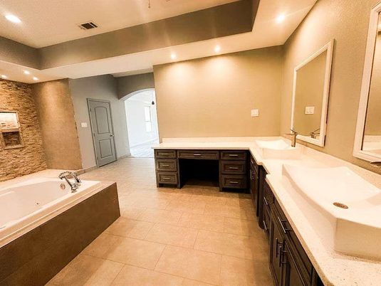 Bathroom, Dual Sink Vanities, Interior, Recessed Lighting