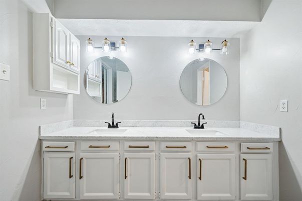 Bathroom, Dual Sink Vanities, Interior