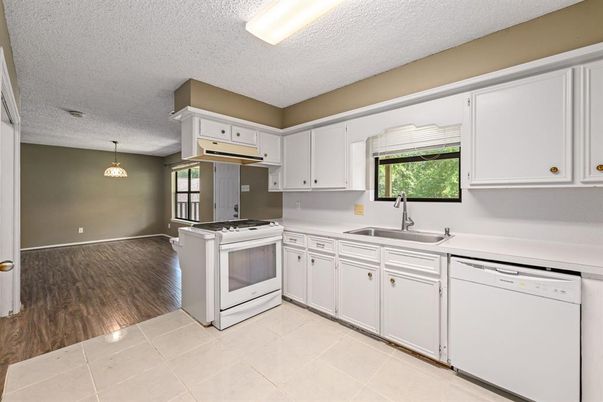 Interior, Kitchen, Pendant Lights, Wood Texture Flooring