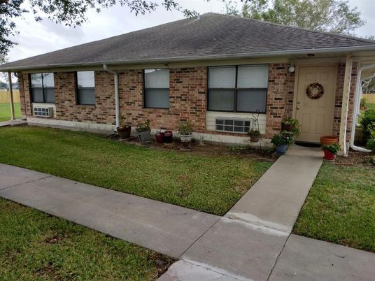 Exterior, Facade, Brick Facade, Ranch