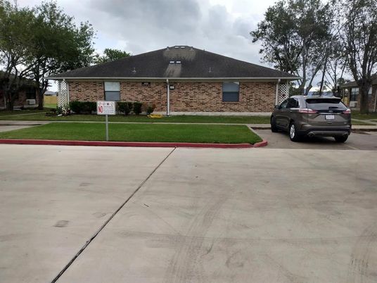 Exterior, Facade, Brick Facade, Ranch